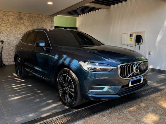 VOLVO XC60 2.0 T8 HYBRID MOMENTUM AWD GEARTRONIC VOLVO XC60 2.0 T8 HYBRID MOMENTUM AWD GEARTRONIC